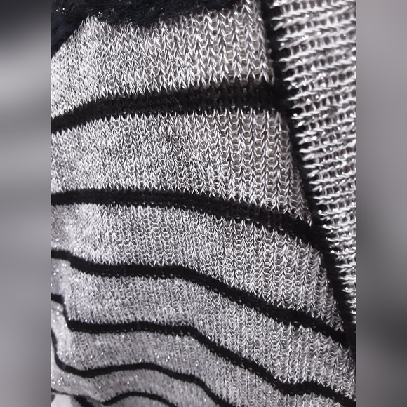 Metallic Lace Cardigan - Picture 4 of 7